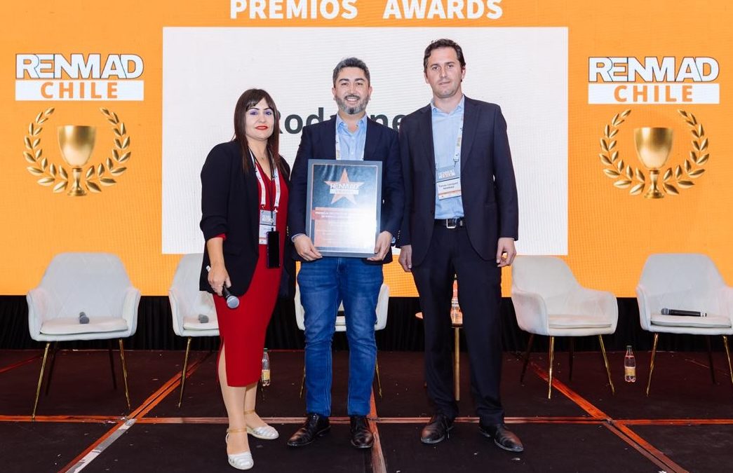 RODA ENERGÍA ES RECONOCIDA POR EL MEJOR “PROYECTO DE ALMACENAMIENTO  DE ENERGÍA RENOVABLE” EN LA 2ª EDICIÓN DE PREMIOS RENMAD CHILE 2024